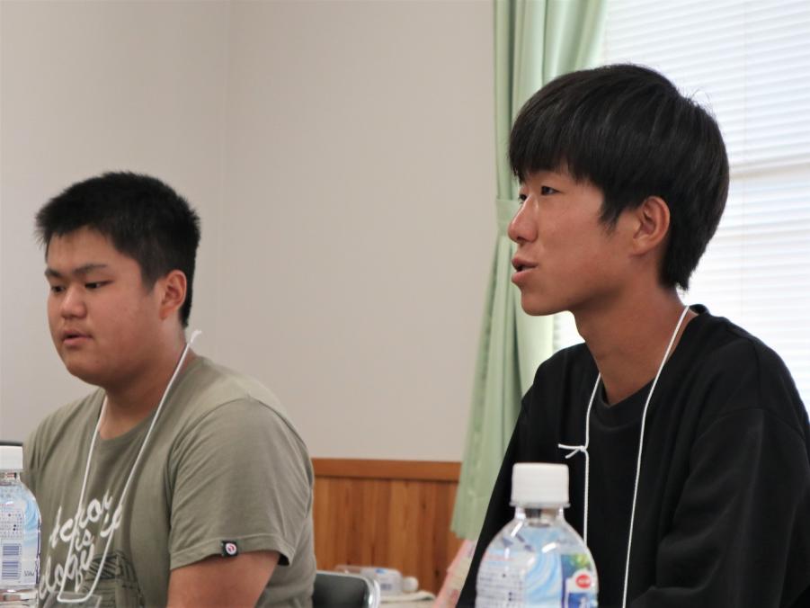 写真４（高校生の声を聴く会）