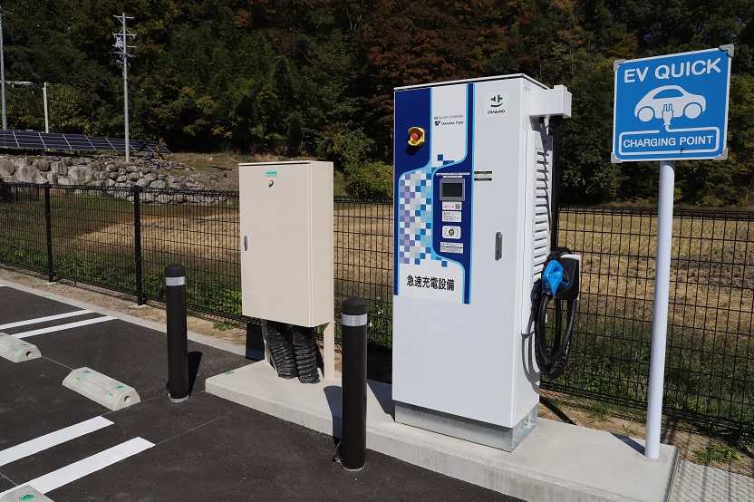 駐車場に設置されたEV充電器