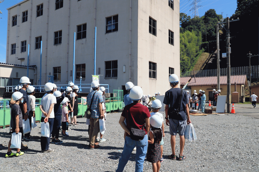 発地下発電所大規模工事の現場見学会の様子