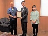 写真：認証書交付の様子