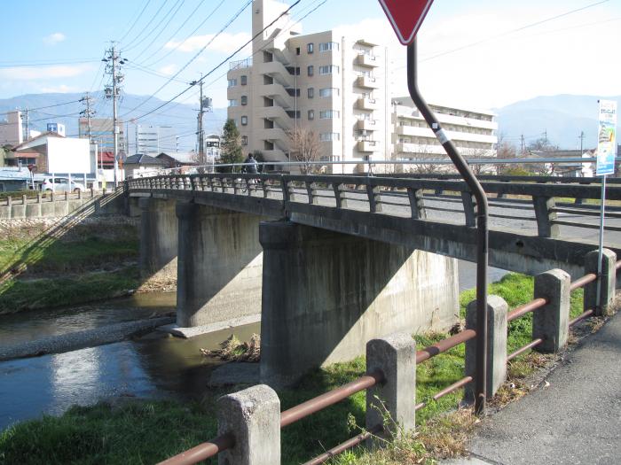 写真：橋梁施工予定箇所