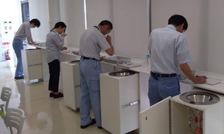 ４