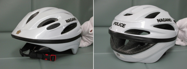警察官が着用するヘルメットの写真