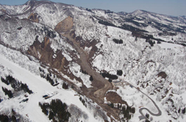 栄村中条川の山腹崩壊