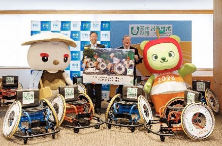 「パラサポ!ミライ」贈呈式の様子